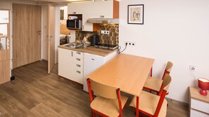 Comfort Studio, 3 Single Beds | Private kitchenette - School Apartment by metro stop Vyšehrad (Prague)