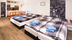 Comfort Studio, Multiple Beds | Desk, iron/ironing board, free WiFi, bed sheets
