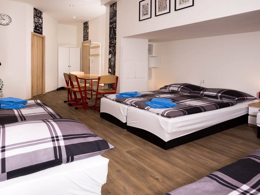 Estudio Confort, varias camas | Escritorio, tabla de planchar con plancha, wifi gratis