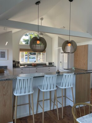 Fridge, microwave, oven, stovetop - Coveshead. Dramatic waterfront designer cottage. (Harpswell)