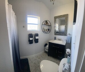 Hårtørrer, håndklæder, Sæbe, Toiletpapir