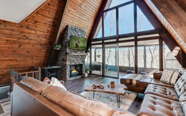 Smart TV, chimenea y videojuegos 