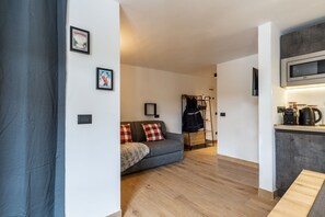 Living area - Studio apartment for rent in Cervinia with ski-in/ski-out access (Breuil-Cervinia)