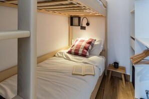 1 bedroom, WiFi, bed sheets