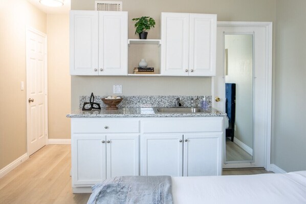 1 bedroom, desk, iron/ironing board, free WiFi