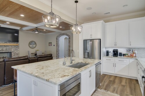 Charming 3-bedroom house in amazing Appling with outdoor kitchen, WiFi