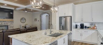 Charming 3-bedroom house in amazing Appling with outdoor kitchen, WiFi