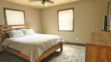 3 bedrooms, in-room safe, iron/ironing board, free WiFi