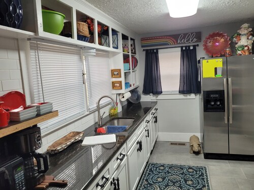 IDA'S COTTAGE...
Close to caves and lakes.
Beautiful decor...
Simply the best!

