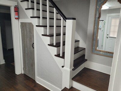 IDA'S COTTAGE...
Close to caves and lakes.
Beautiful decor...
Simply the best!

