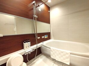 Separate tub and shower, free toiletries, hair dryer, slippers - a-un (Kyoto)