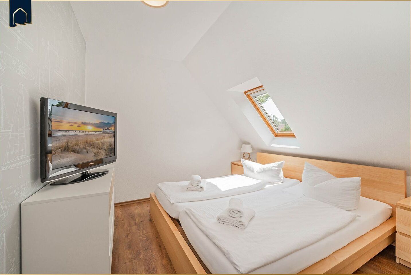 2 bedrooms, iron/ironing board, WiFi