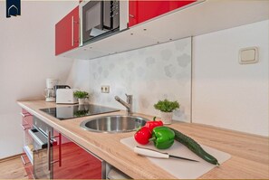 Geladeira, micro-ondas, fogão, cooktop