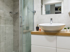 Hair dryer, towels - Mennica Residence Chic Apartment (Warszawa)