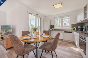 Réfrigérateur, four, plaque de cuisson, lave-vaisselle