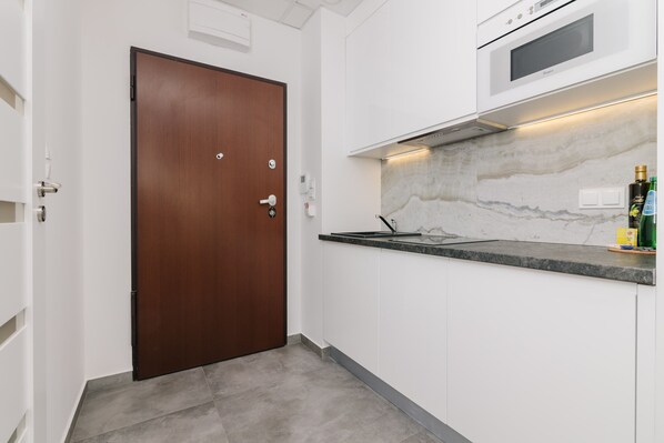 Kühlschrank, Mikrowelle, Geschirrspüler