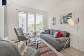 Unclassified image, 4 of 48, button