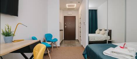 Iron/ironing board, WiFi, bed sheets