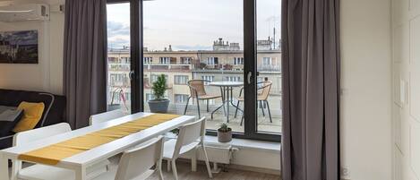 1 bedroom, blackout curtains, soundproofing, iron/ironing board