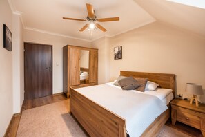 2 bedrooms, iron/ironing board, WiFi, bed sheets