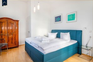 Unclassified image, 4 of 20, button