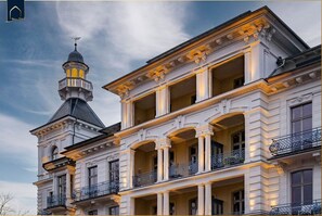 Unclassified image, 5 of 20, button