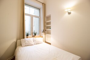 2 habitaciones, tabla de planchar con plancha, wifi y ropa de cama