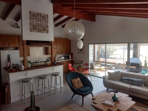 The Joshua Tree Hideaway w/ hot tub. Children and Pet friendly