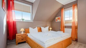3 bedrooms, WiFi - DHH Golfblick - Ruhig Gelegene Dhh,150 m vom Wolgastsee, für Max. 6 Personen, mit Kamin und Wlan (Korswandt)