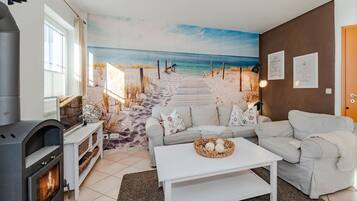 TV, fireplace, stereo