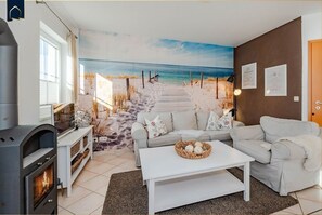 TV, fireplace, stereo