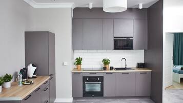 Refrigerador, microondas, horno y lavavajillas
