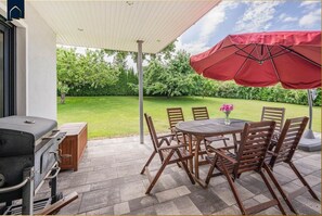 Unclassified image, 2 of 42, button