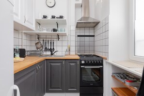 Fridge, oven, coffee/tea maker, toaster