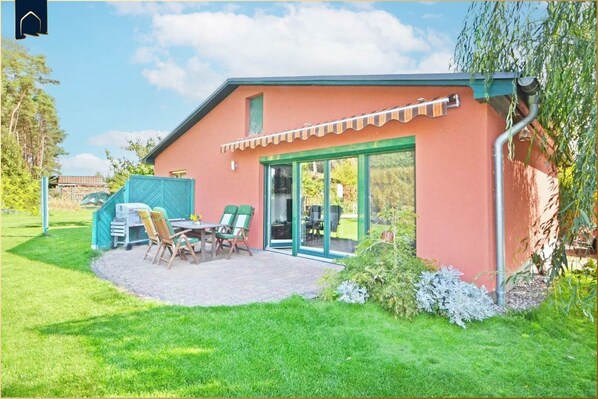 Unclassified image, 1 of 32, button