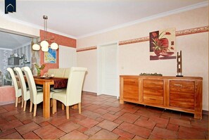 Unclassified image, 3 of 32, button