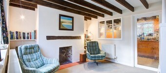 Charming Hilltop Cottage with Panoramic Views