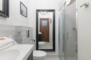 Dusche, Haartrockner, Handtücher, Seife