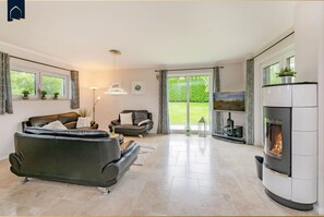 Unclassified image, 2 of 43, button