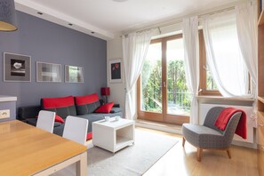 TV, books - Metro Pole Mokotowskie Cosy Apartment (Warszawa)