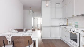 Fridge, microwave, oven, dishwasher