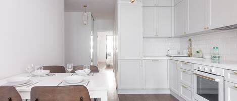 Réfrigérateur, micro-ondes, four, lave-vaisselle