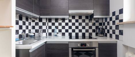 Réfrigérateur, micro-ondes, four, lave-vaisselle