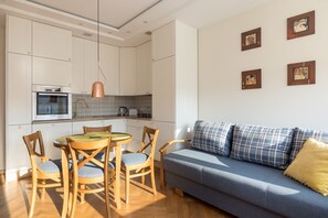 TV - Piękna 2-Bedroom Apartment (Warszawa)
