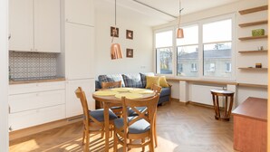 Dining - Piękna 2-Bedroom Apartment (Warszawa)