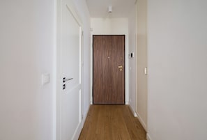 Interior - Ogrodowa Peaceful White Apartment (Warszawa)