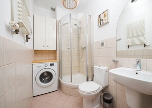 Shower, hair dryer, towels
