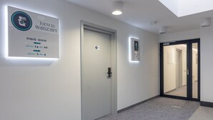 A hallway with a sign indicating room numbers 14 to 19 and 2 to 4.