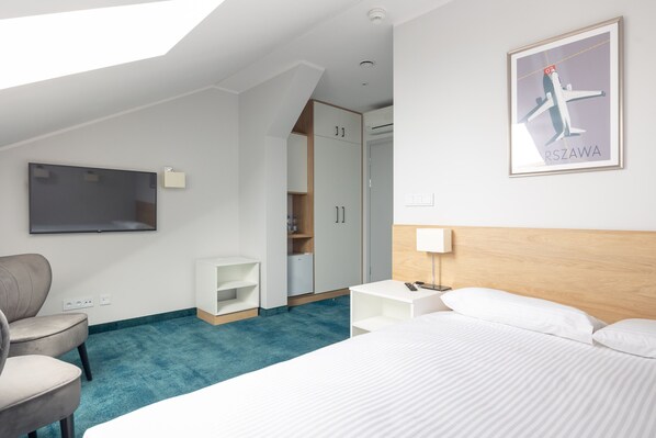 Iron/ironing board, WiFi, bed sheets