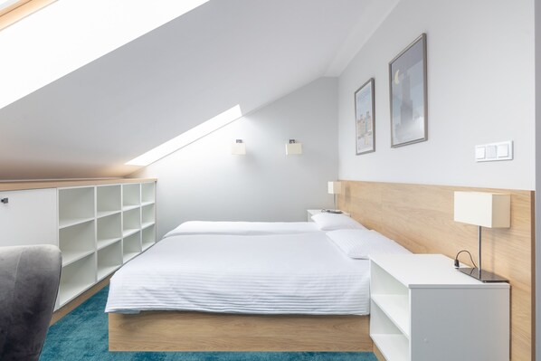 Iron/ironing board, WiFi, bed sheets